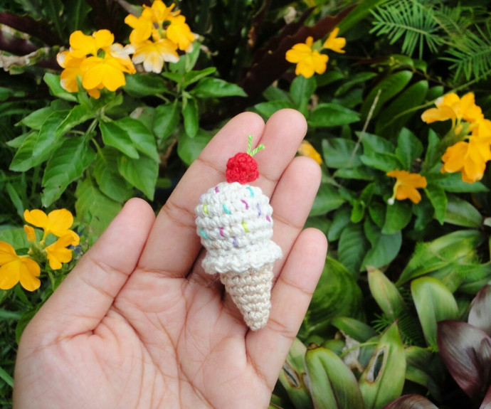 Create Adorable Tiny Crochet Ice Cream Cones: A Step-by-Step Guide for Beginners and Experienced Crafters Create Adorable Tiny Crochet Ice Cream Cones: A Step-by-Step Guide for Beginners and Experienced Crafters