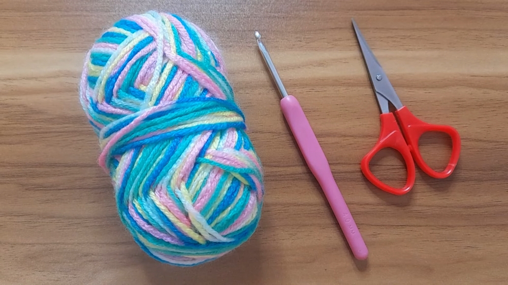 Create Your Own Colorful Crochet Rainbow Phone Bag Using the 2HDC Stitch
