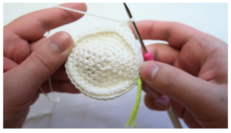 Create Your Own Adorable Crochet Birthday Cake Pin Cushion with Step-by-Step Instructions