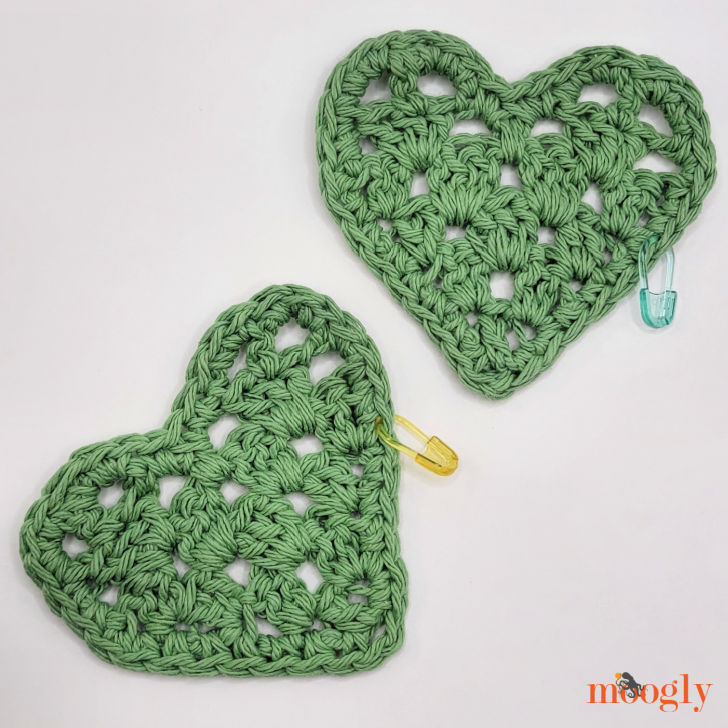 Create a Charming Crochet Clover Shaped Washcloth for Your Home