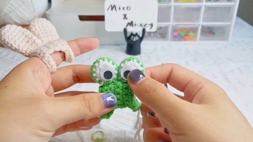 Ultimate Guide to Creating Crochet Finger Protectors with Bunny Ears and Frog Eyes