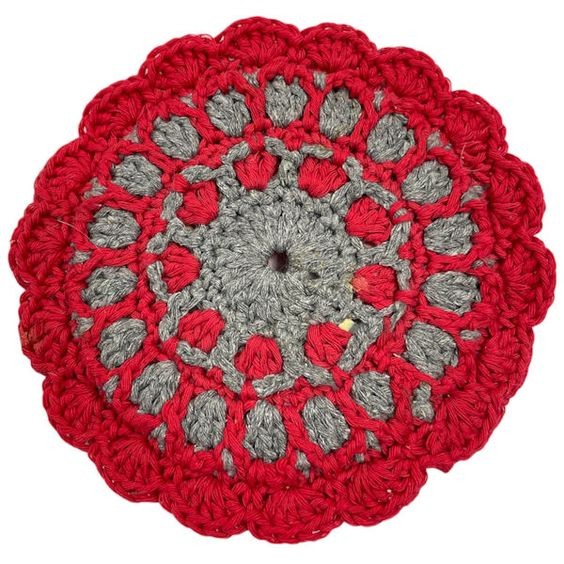 Create a Beautiful Crochet Scalloped Edged CD Trivet for Your Kitchen Decor Create a Beautiful Crochet Scalloped Edged CD Trivet for Your Kitchen Decor