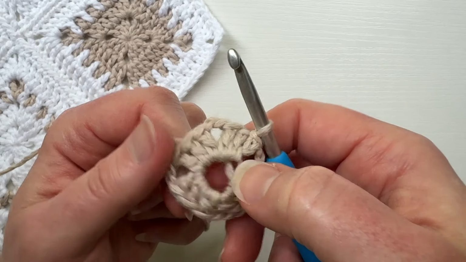 Crochet Granny Square Baby Blanket: Step-by-Step Guide for Beginners and Experts
