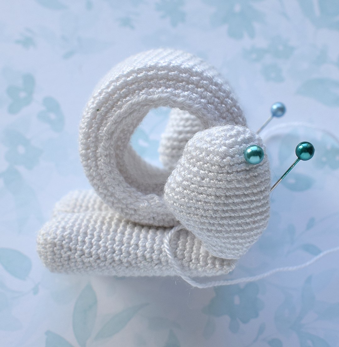 Create Your Own Crochet Easter Bunny Napkin Ring - A Whimsical Table Decor Idea