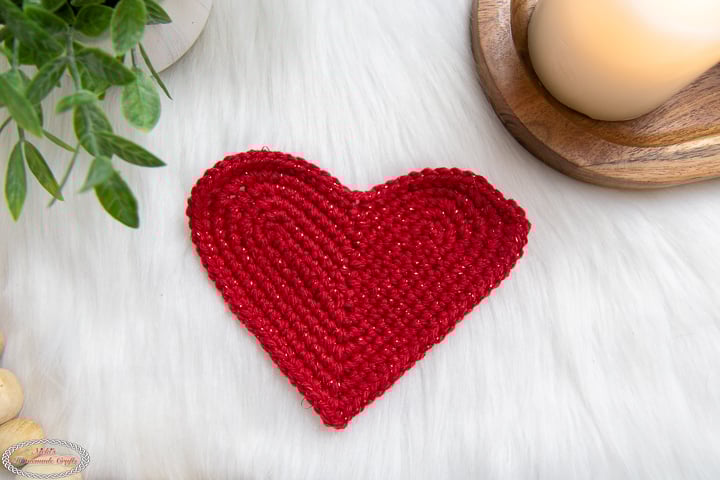 Create a Beautiful Heart-Shaped Crochet Pouch: A Fun Project for Beginners and Gift Giving