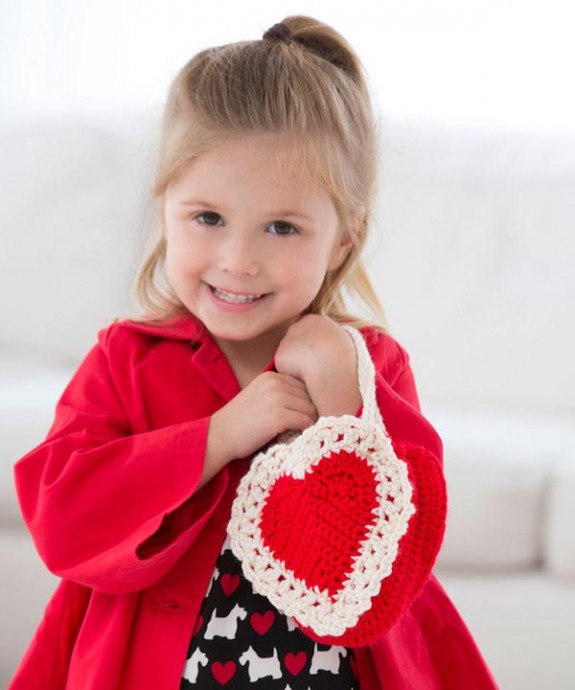 Create a Beautiful Handmade Crochet Gift Bag with This Detailed Pattern