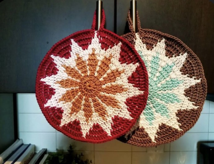 How to Crochet a Potholder (Free Pattern)