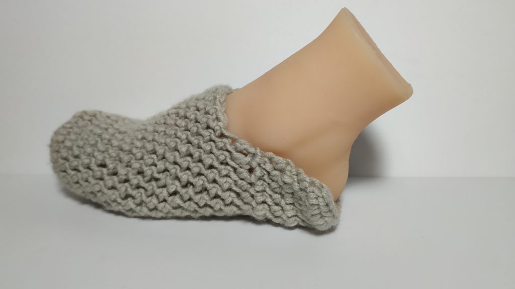 How to Crochet Cozy Slippers: A Step-by-Step Guide for Beginners and Experts