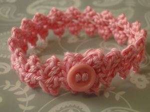 Create Your Own Stylish Crochet Buttonbraid Bracelet - A Step-by-Step Guide