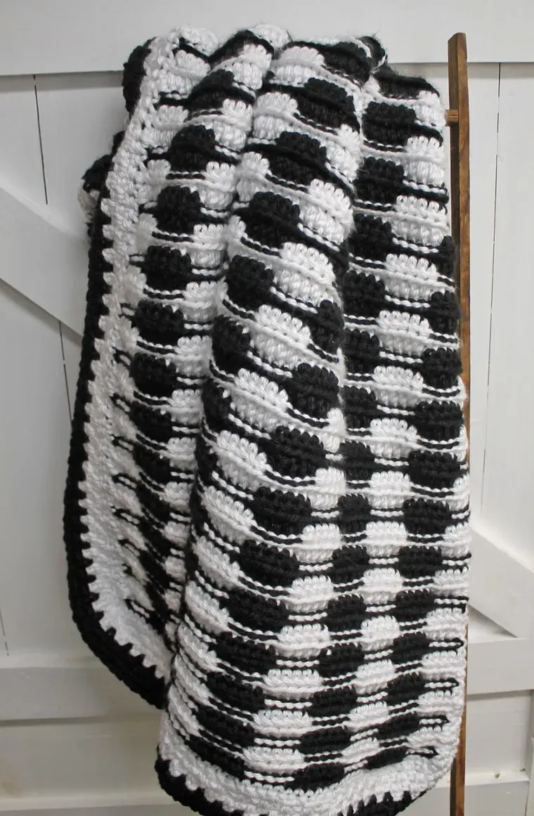 Create Stunning Crochet Black and White Blanket Wave Throw &ndash; A Detailed Guide