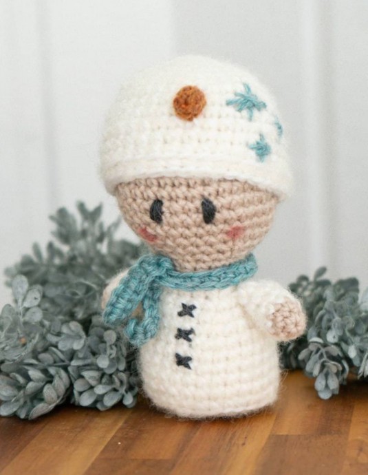 Crochet Snowman Amigurumi Doll (Free Pattern)
