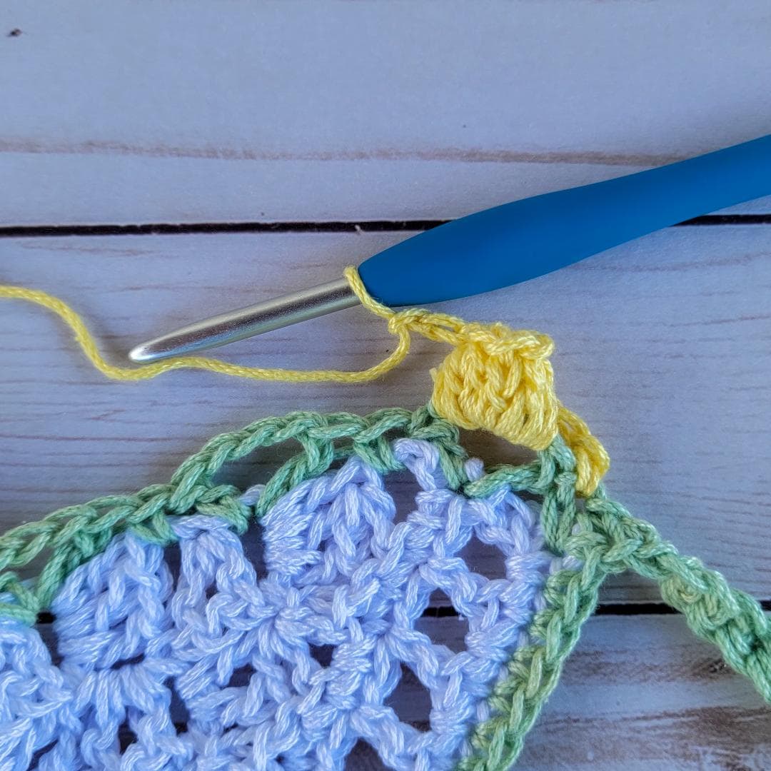 Create Your Own Crochet Summer Bandana &ndash; A Trendy Accessory for Your Summer Wardrobe