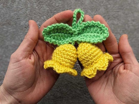 Create Whimsical Crochet Flower Bells: A Step-by-Step Guide for Craft Enthusiasts