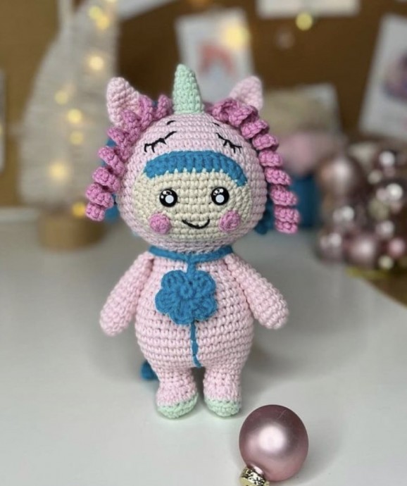 Free Crochet Pattern: Amigurumi Doll in Unicorn Costume