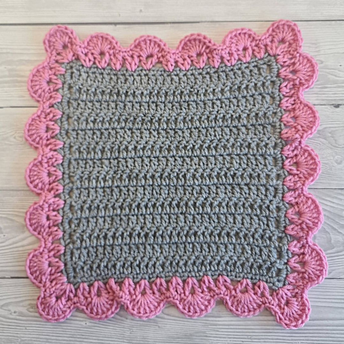 Enhance Your Crochet Projects with the Beautiful V Stitch Shells Border