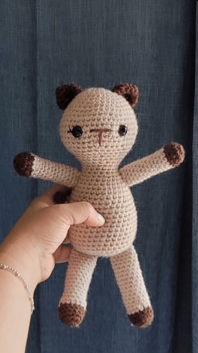 Free Crochet Pattern: Adorable Kitten Amigurumi