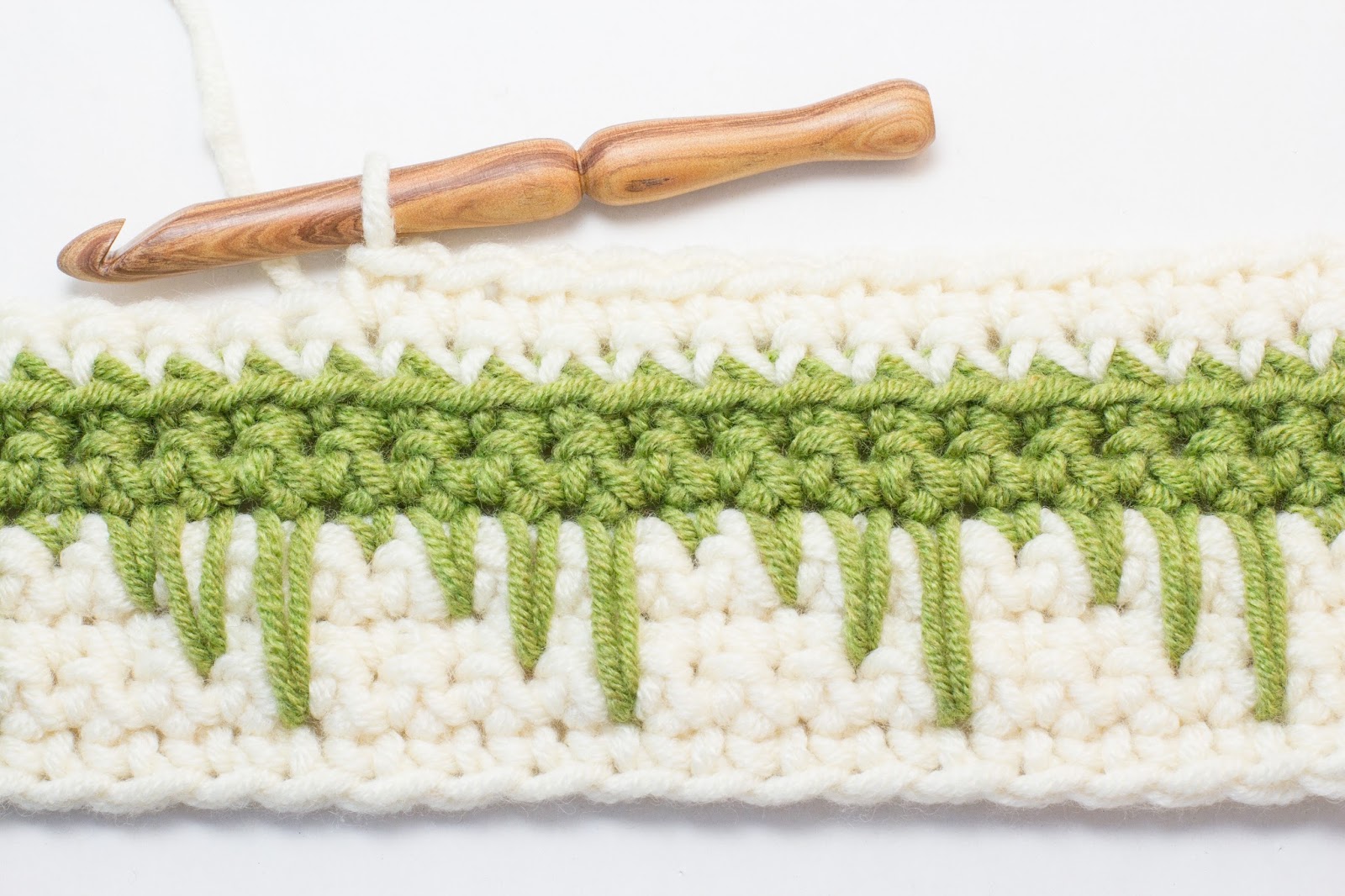 Create Your Own Crochet Olivine Ruana: A Cozy-Chic Fashion Statement for All Occasions