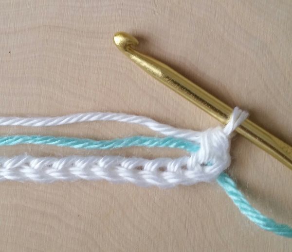 Create Your Own Crochet Tapestry of Feathers Wall Hanging: A Step-by-Step Guide