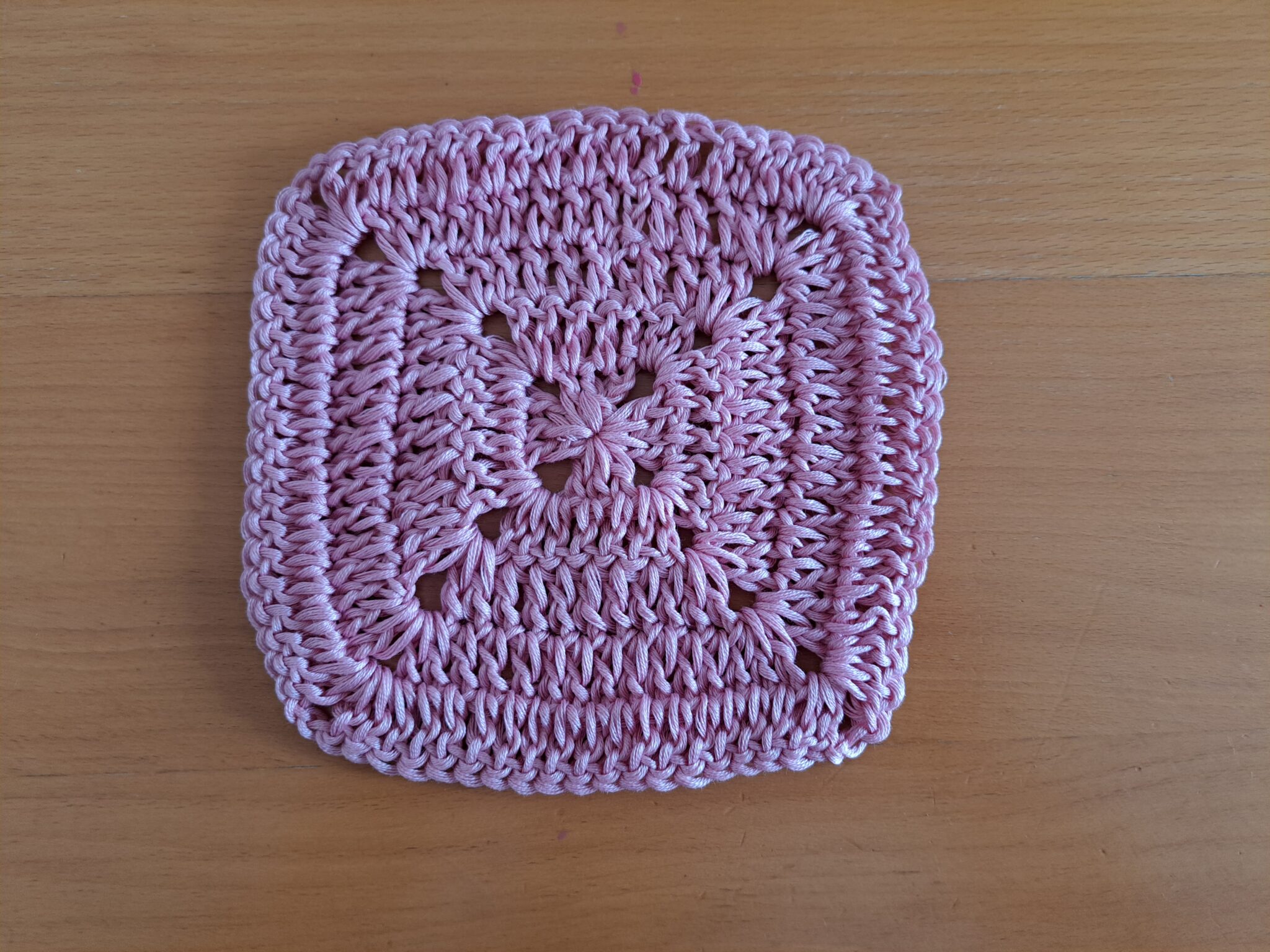 Create a Stunning Crocheted Handbag with Intricate Patterns for Ultimate Style