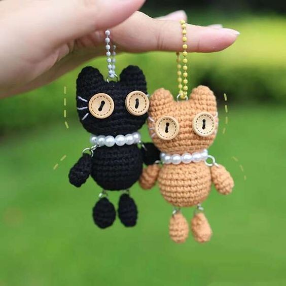 Crochet Kitten Pendant Pattern