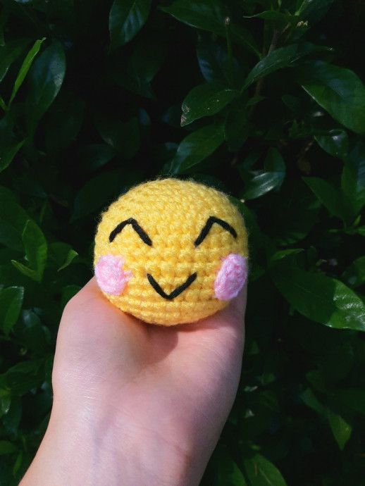Create Your Own Crochet Smiling Eyes Emoji Ball Amigurumi – A Fun and Cute Project Create Your Own Crochet Smiling Eyes Emoji Ball Amigurumi – A Fun and Cute Project
