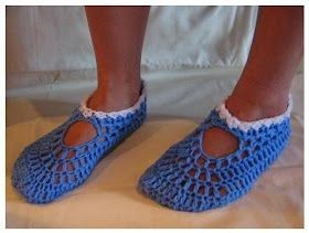 Cozy Crochet Super Slippers - Stay Warm and Stylish with Handmade Comfort Cozy Crochet Super Slippers - Stay Warm and Stylish with Handmade Comfort