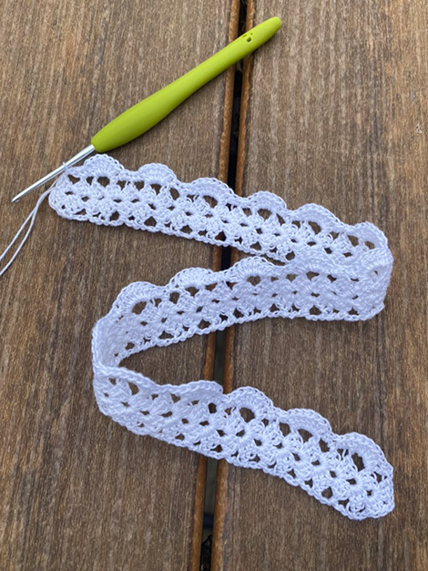Elegant Crochet Lacey Headband Tutorial: A Step-By-Step Guide to Fashionable Hair Accessories