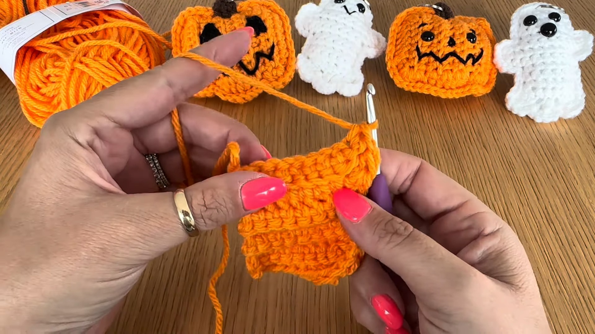 Crochet Jack O&rsquo; Lantern Keychain with Customizable Face