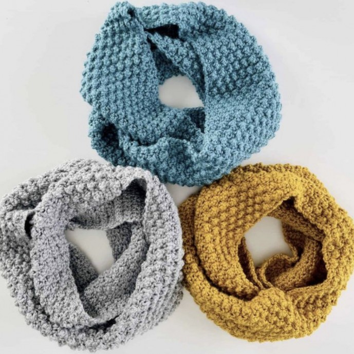 Crochet Toasty Trebles Infinity Scarf (Free Pattern)