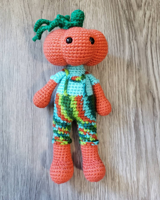 Create Your Own Charming Crochet Pumpkin Man: A Detailed Guide for Fall Décor