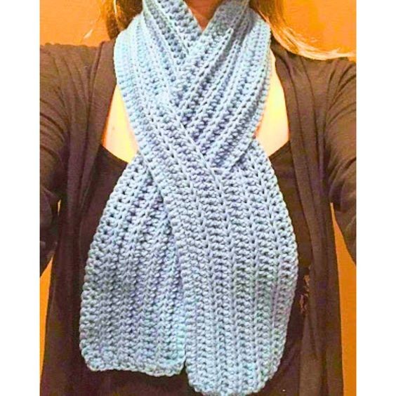 Crochet Keyhole Scarf
