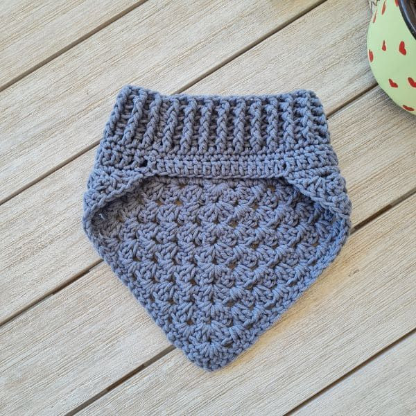 Cozy and Stylish Crochet Turtle Neck Triangle Charcoal Cowl Pattern for Winter Fashion Cozy and Stylish Crochet Turtle Neck Triangle Charcoal Cowl Pattern for Winter Fashion