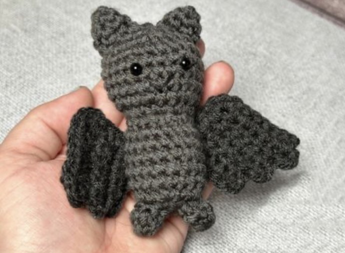 Create Your Own Charming Crochet Fall Mini Bitty Bat Amigurumi for Autumn Decoration Create Your Own Charming Crochet Fall Mini Bitty Bat Amigurumi for Autumn Decoration
