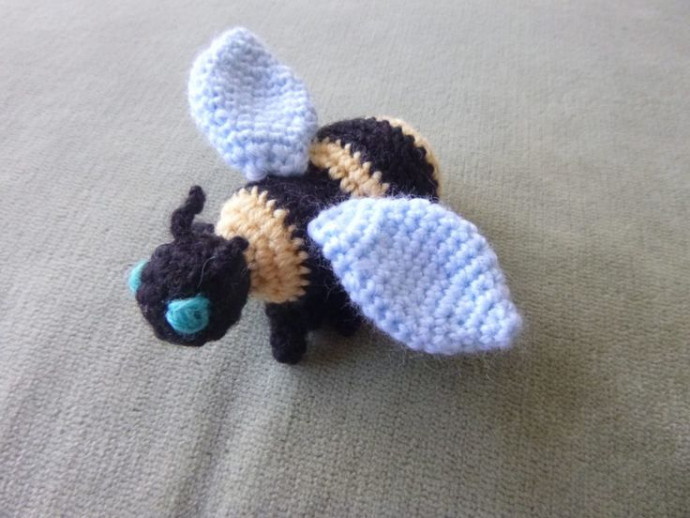 Create Your Own Adorable Crochet Beatrice the Bee: A Fun Amigurumi Project