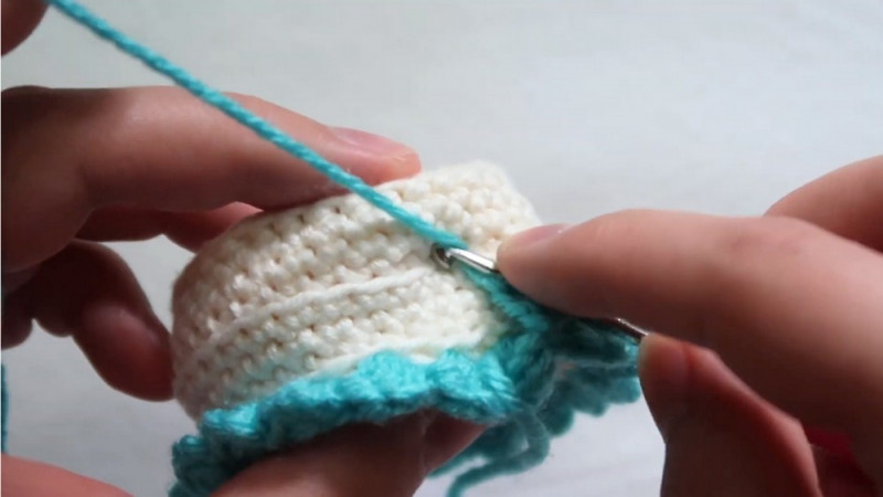 Create Your Own Adorable Crochet Birthday Cake Pin Cushion with Step-by-Step Instructions