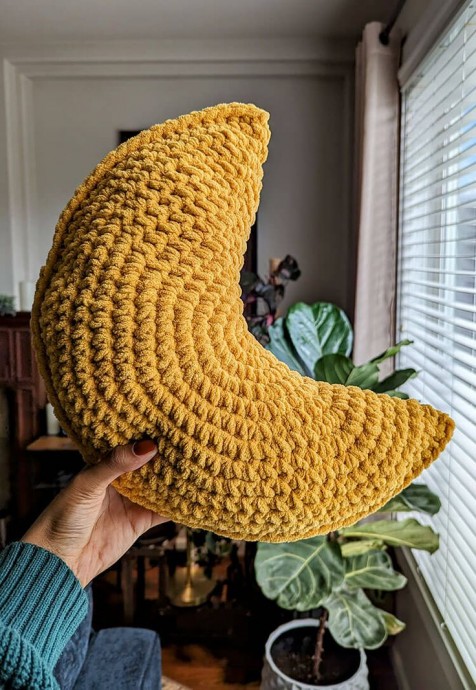 Create Your Own Cozy Crochet Moon Pillow for Home Decor and Comfort Create Your Own Cozy Crochet Moon Pillow for Home Decor and Comfort