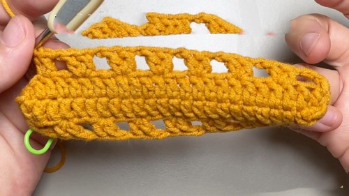 Create a Stunning Crochet Dragon Scale &amp; Crocodile Stitch Phone Pouch for Your Mobile Device