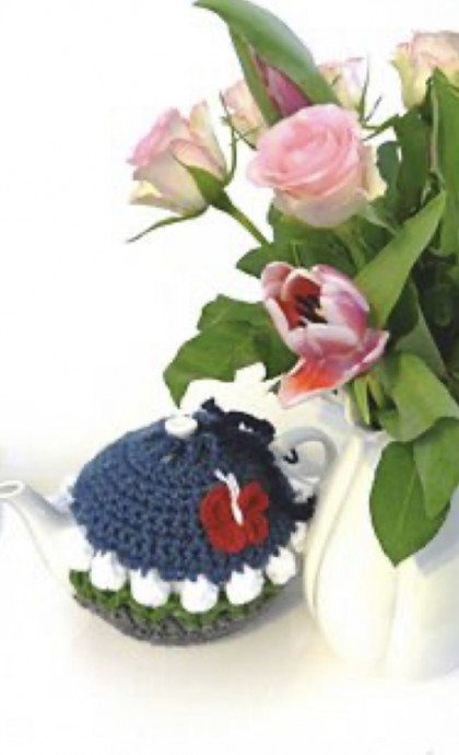 Free Crochet Pattern: Summer Rose Tea Cosy