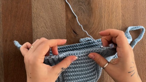 Create Your Own Vintage-Inspired Crochet Sailor Bonnet with This Step-by-Step Guide