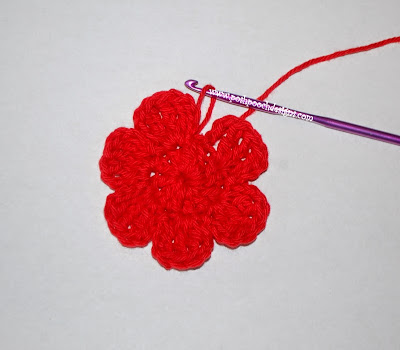 Creative Guide to Crocheting a Charming 6-Petal Flower with Simple Steps