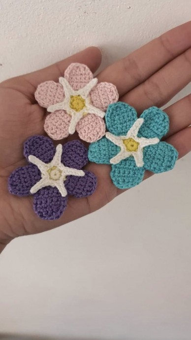 Forget Me Not Crochet Flower Pattern (FREE)