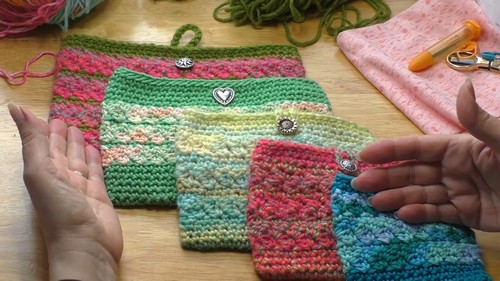 Create Your Own Stylish Crochet Modern Pouch - Trendy Accessory for Every Occasion