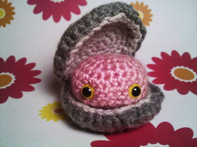 Crochet Clam Amigurumi