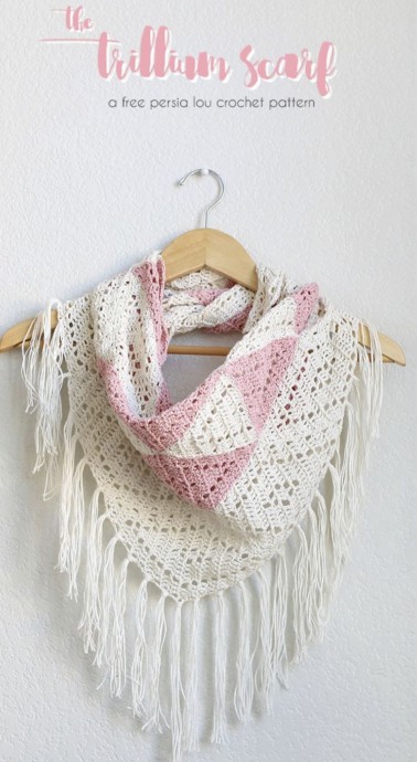 Stylish Crochet Triangle Scarf Pattern - Trendy and Versatile Accessories Stylish Crochet Triangle Scarf Pattern - Trendy and Versatile Accessories