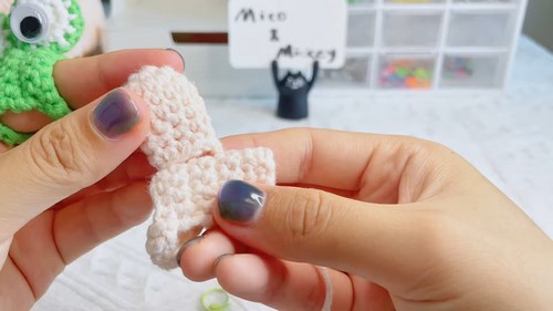Ultimate Guide to Creating Crochet Finger Protectors with Bunny Ears and Frog Eyes