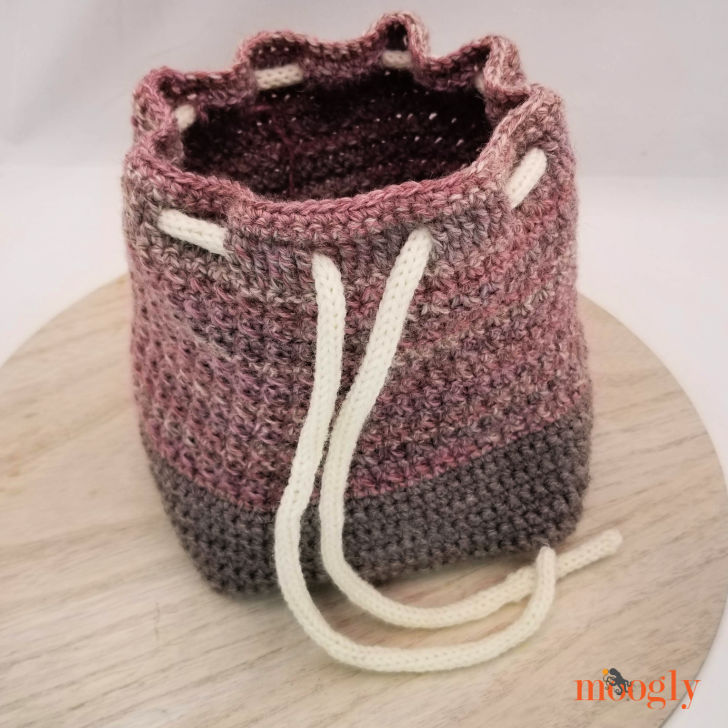 Create Your Own Elegant Crochet Ring Rose Bag with Intricate Design and Charming Details