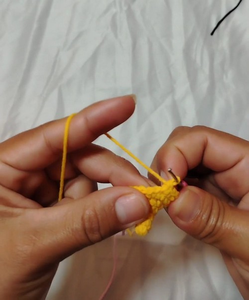 Create Your Own Crochet Bee Amigurumi: A Fun and Engaging Craft Project