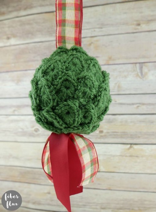 Create Your Own Crochet Festive Mistletoe Ball - A Joyful Holiday Ornament Create Your Own Crochet Festive Mistletoe Ball - A Joyful Holiday Ornament