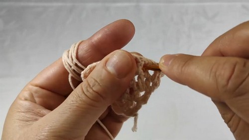 How to Crochet Airy Bandana: Step-by-Step Guide for Beginners with Materials and Patterns