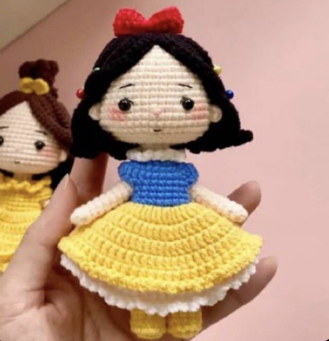 Crochet Snow White Doll (Free Pattern)